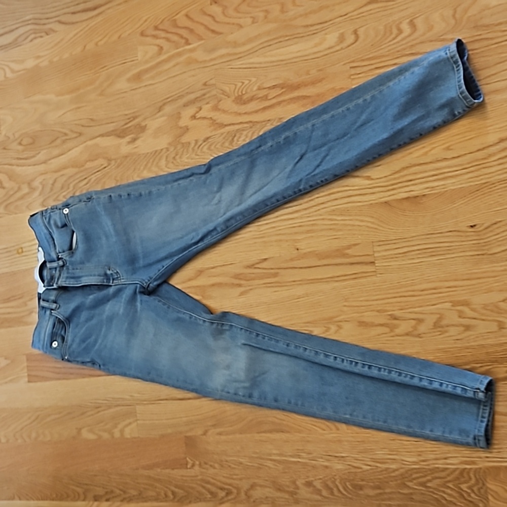 High waisted stretchy jeans